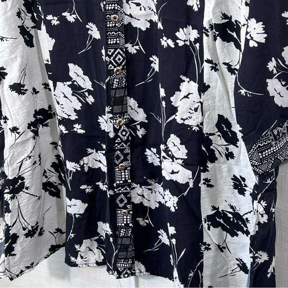 Calessa Black & White Floral Aztec Tunic Gold Button Shirt Dress Size L - Picture 8 of 12